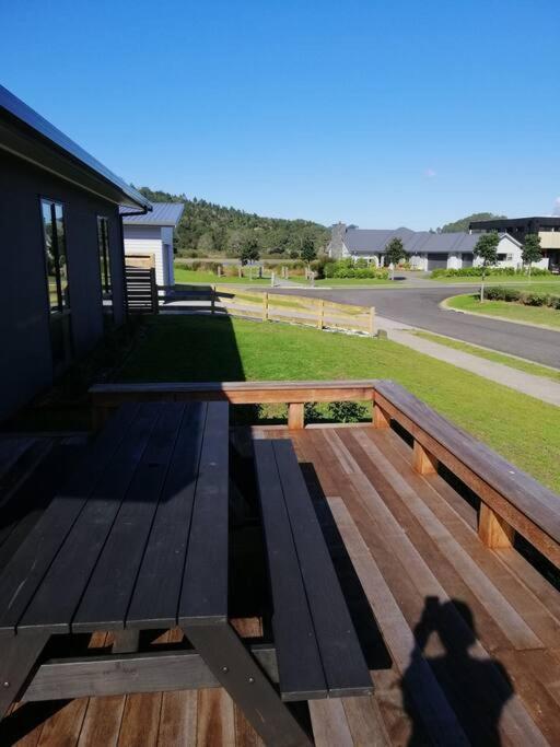 Purangi Beachhouse - 2 Bedroom Cooks Beach Exteriör bild