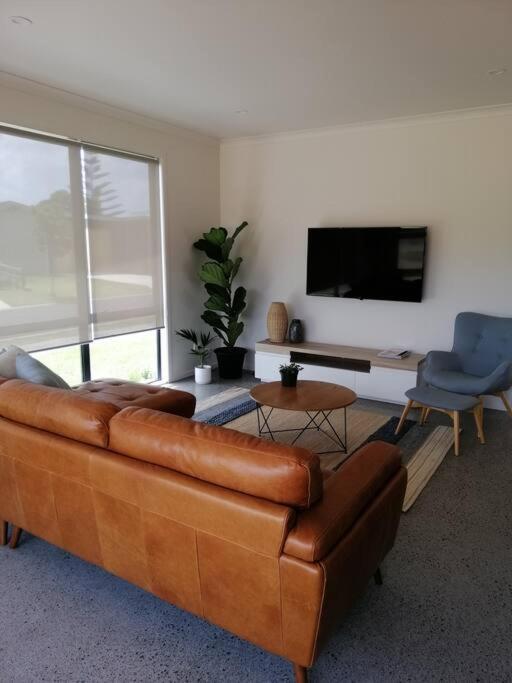 Purangi Beachhouse - 2 Bedroom Cooks Beach Exteriör bild